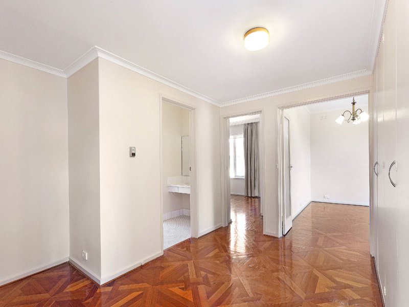 8/20A Hughendon Road, St Kilda East image 6