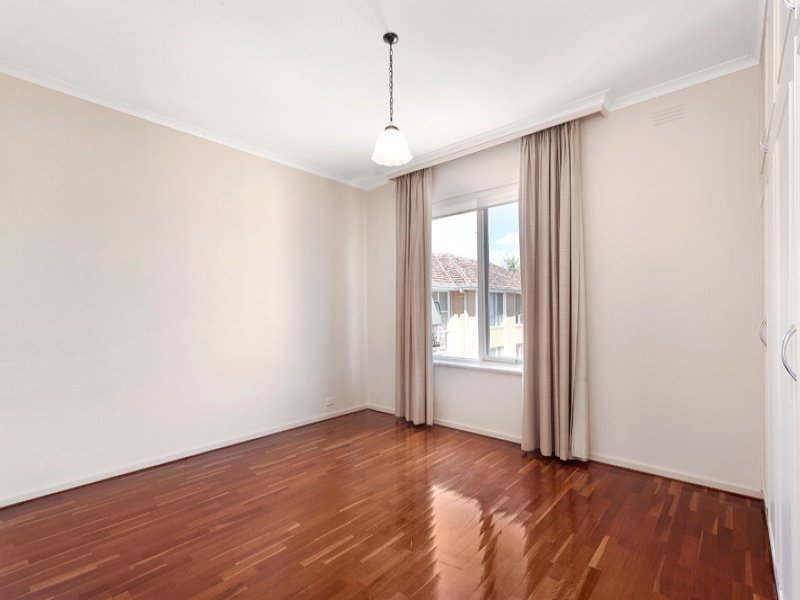 8/20A Hughendon Road, St Kilda East image 7
