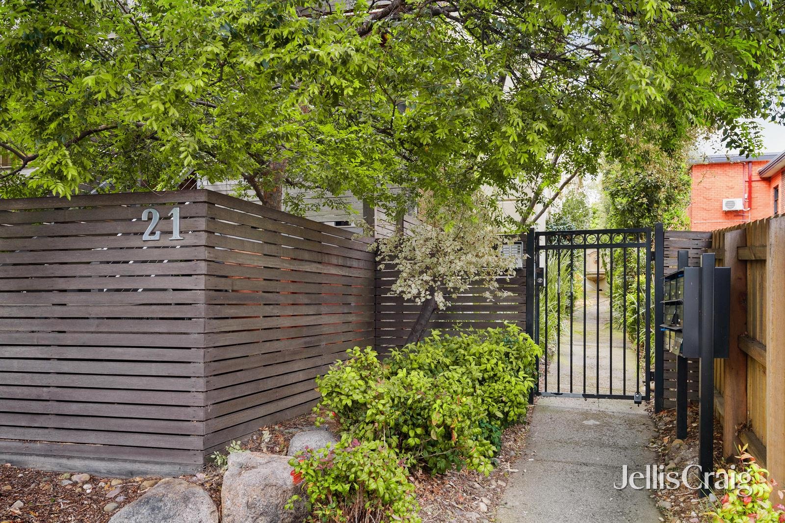 8/21 Elphin Grove, Hawthorn image 2