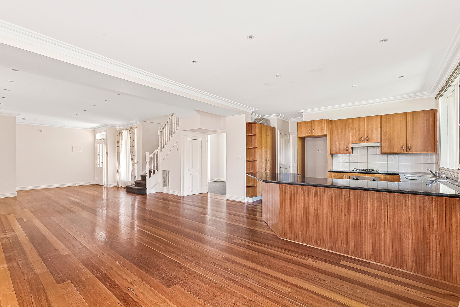 Property Gallery Thumbnail 3