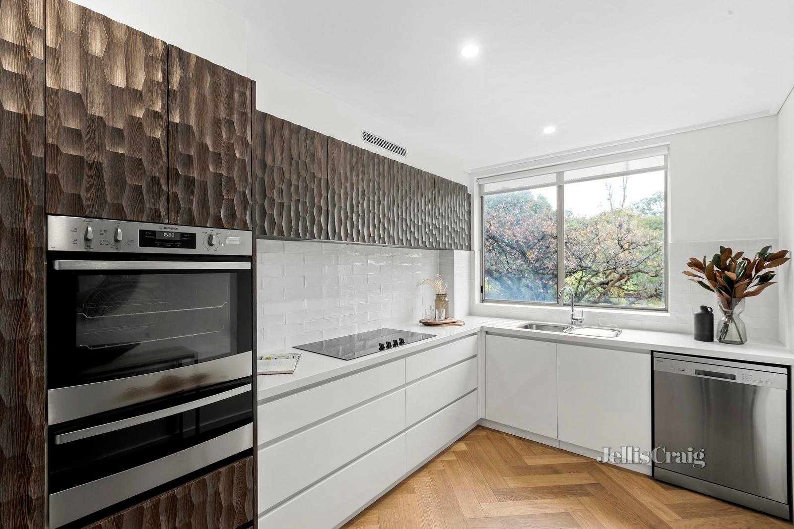 8/21 Park Lane, South Yarra image 2