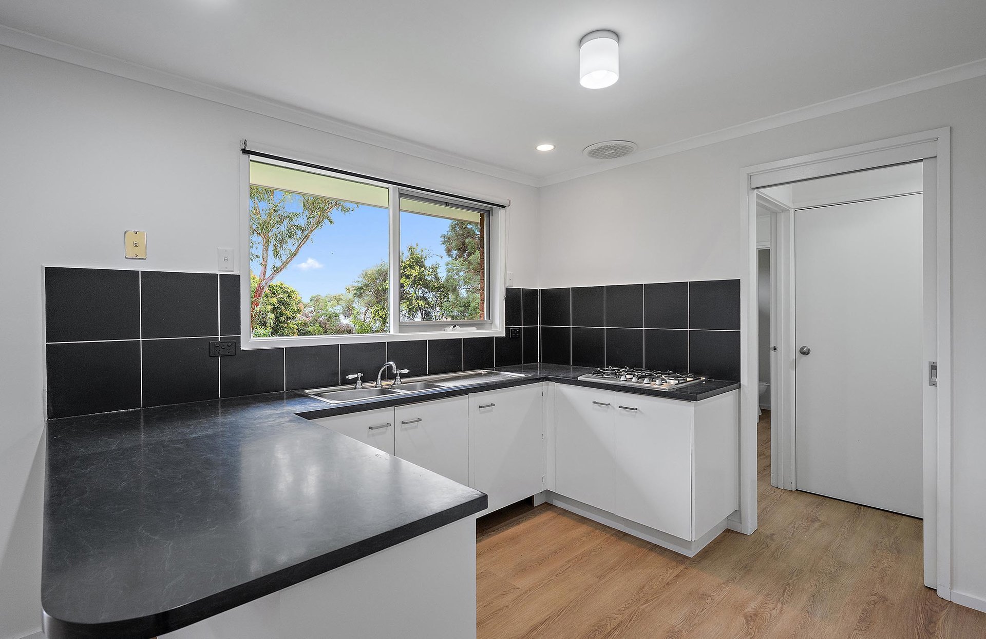 822B Mt Dandenong Road, Montrose image 2