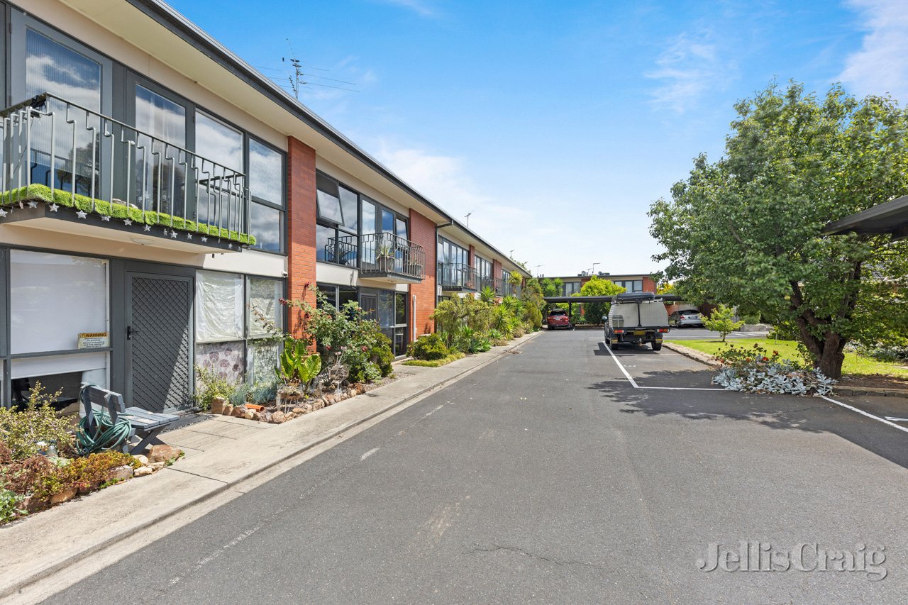 8/23 Lower Plenty Road, Rosanna image 1