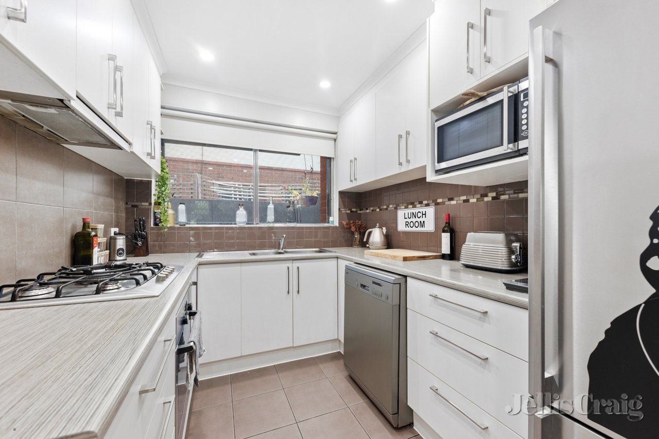 8/23 Lower Plenty Road, Rosanna image 2