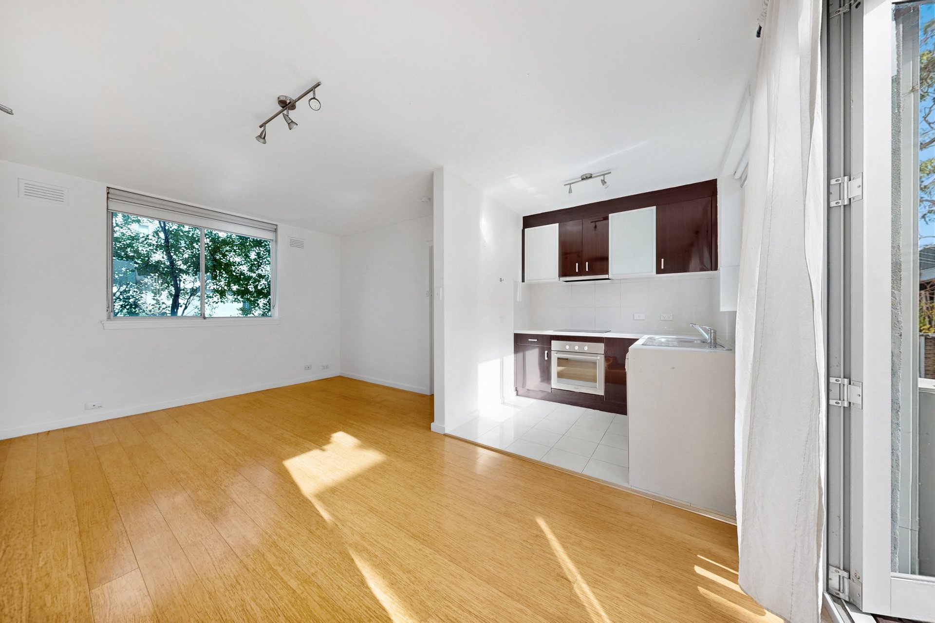 8/245 Hotham Street, St&nbsp;Kilda&nbsp;East image 3