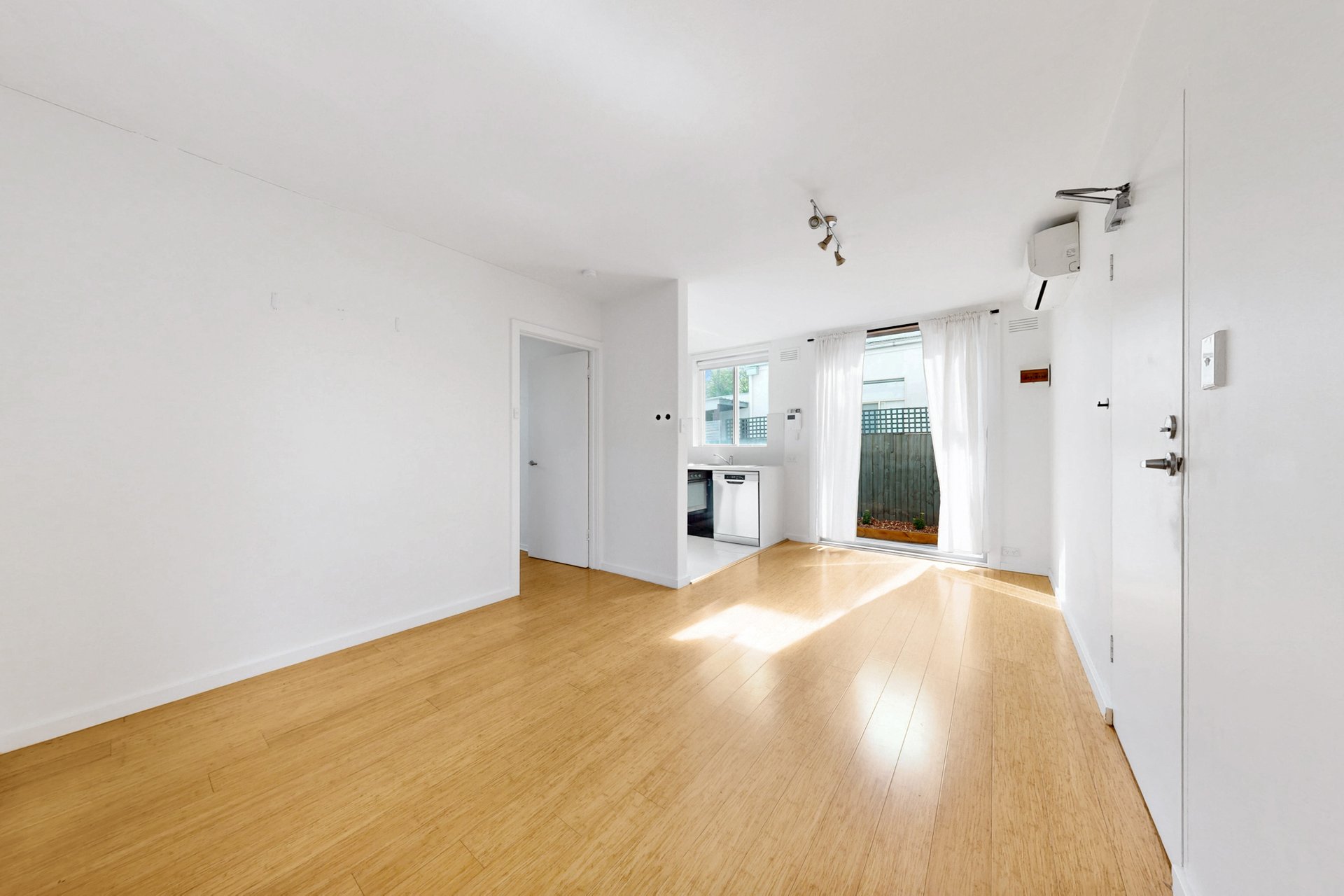 8/245 Hotham Street, St&nbsp;Kilda&nbsp;East image 5