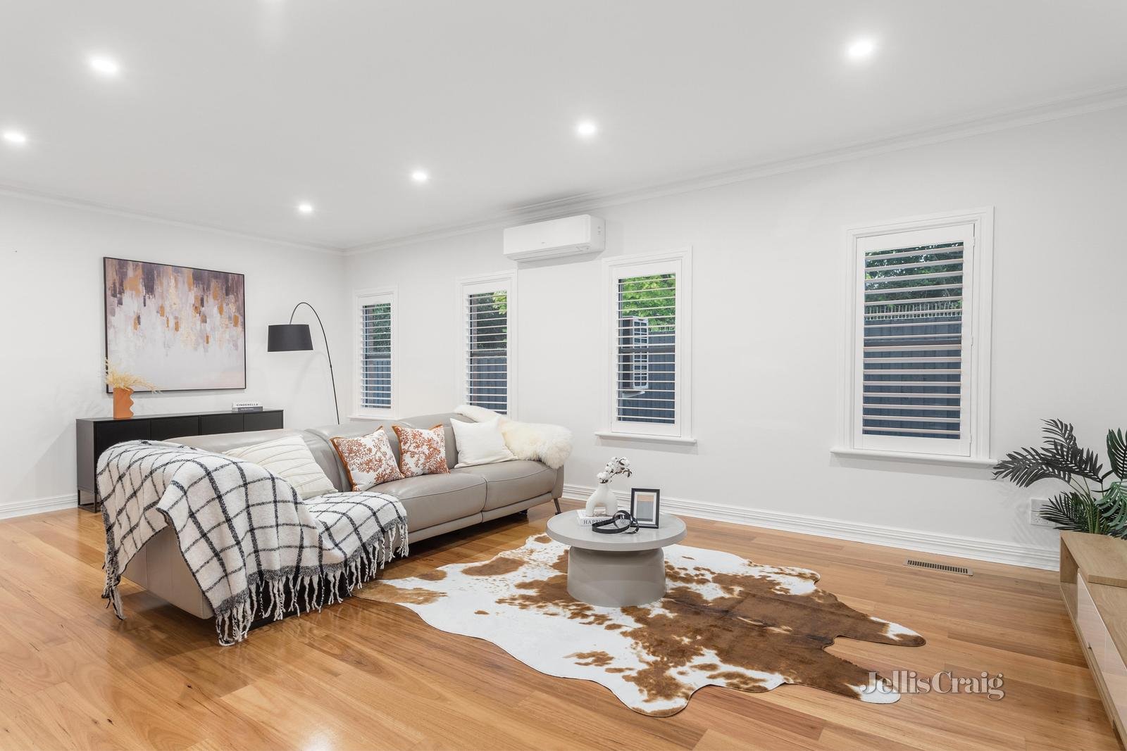 8/25 Cavalier Street, Doncaster East image 2