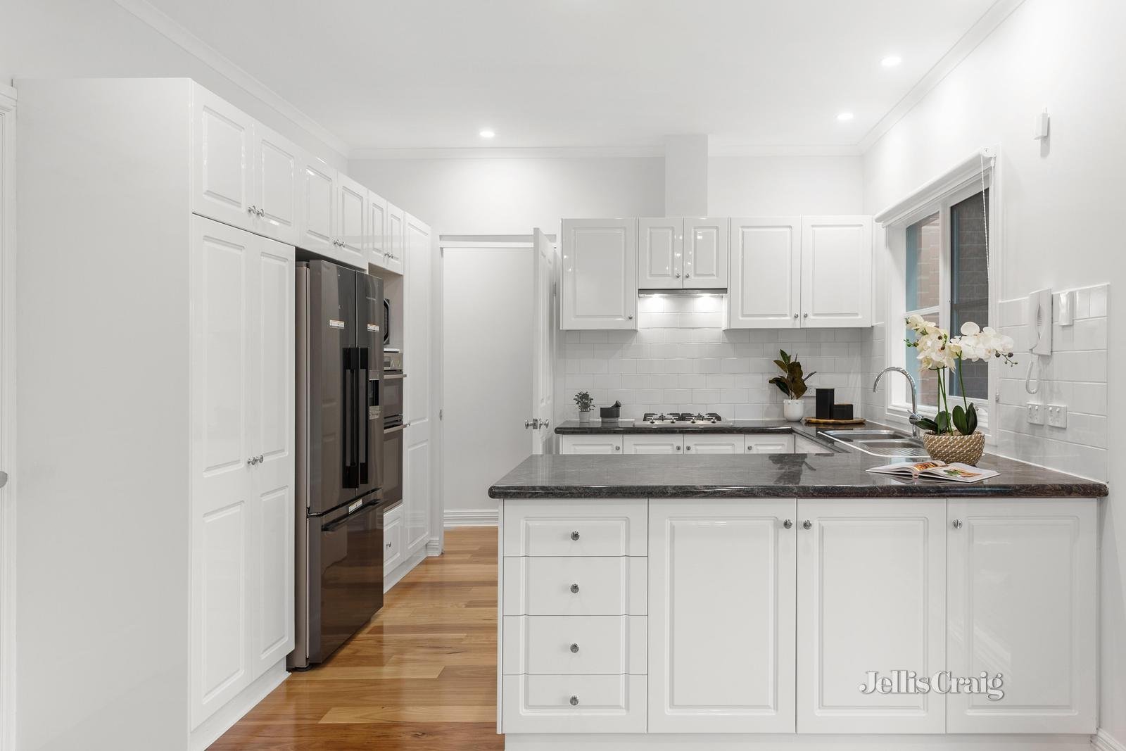 8/25 Cavalier Street, Doncaster East image 3