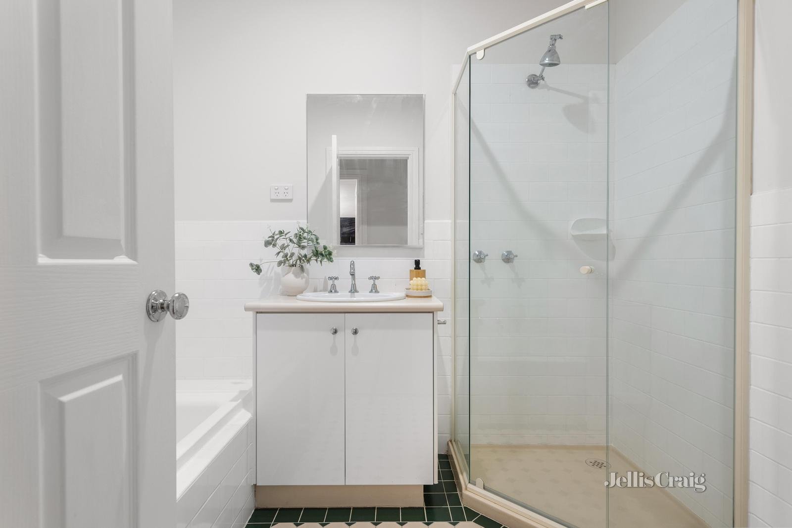 8/25 Cavalier Street, Doncaster East image 8