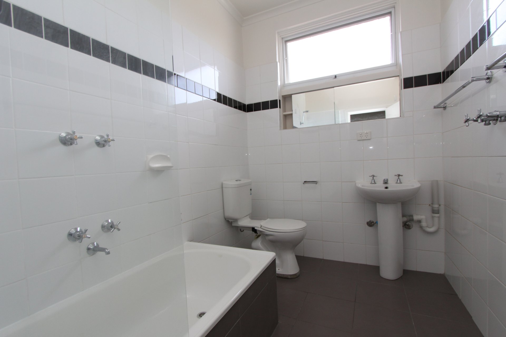 Property Gallery Thumbnail 9