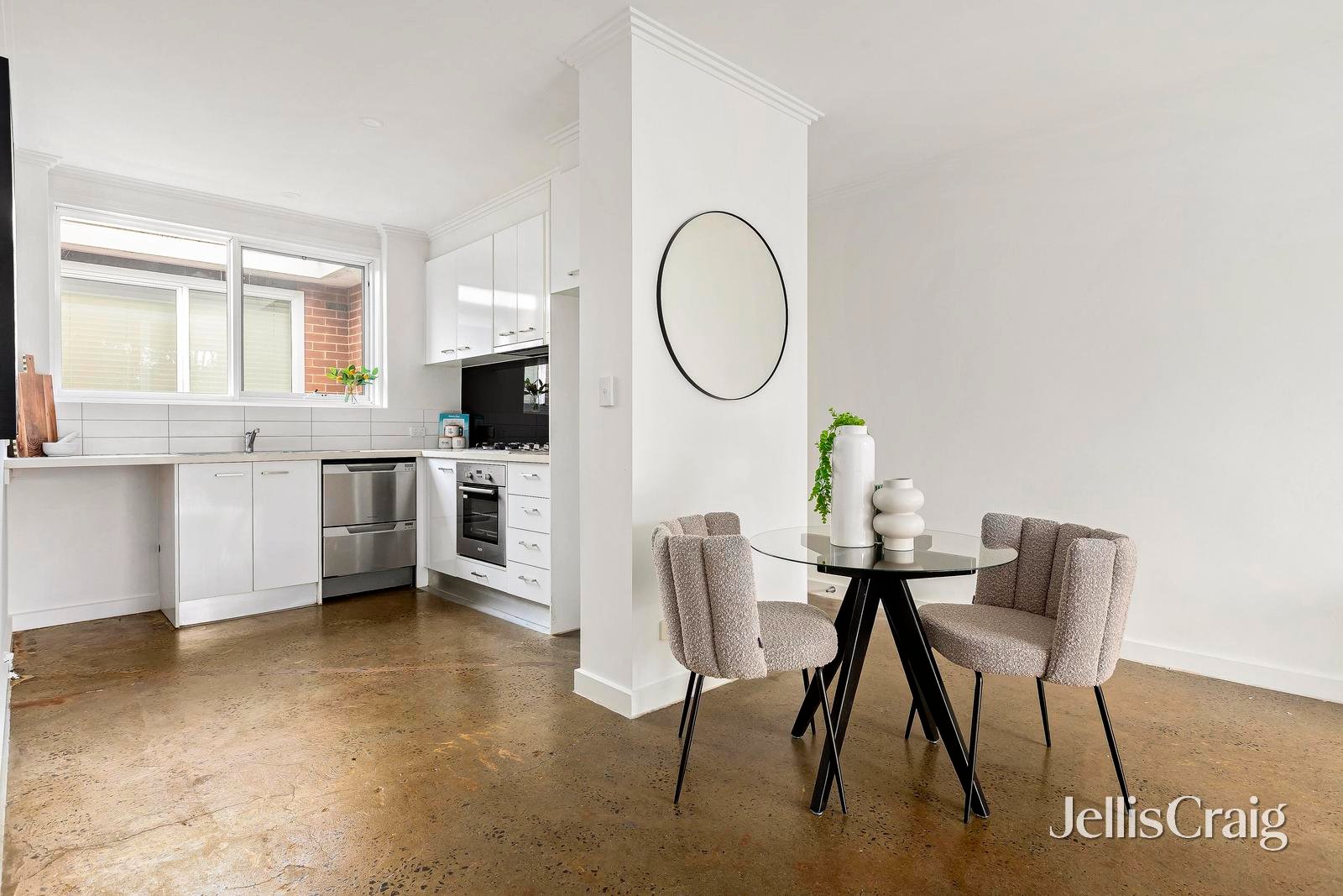 8/25 York Street, St&nbsp;Kilda&nbsp;West image 2
