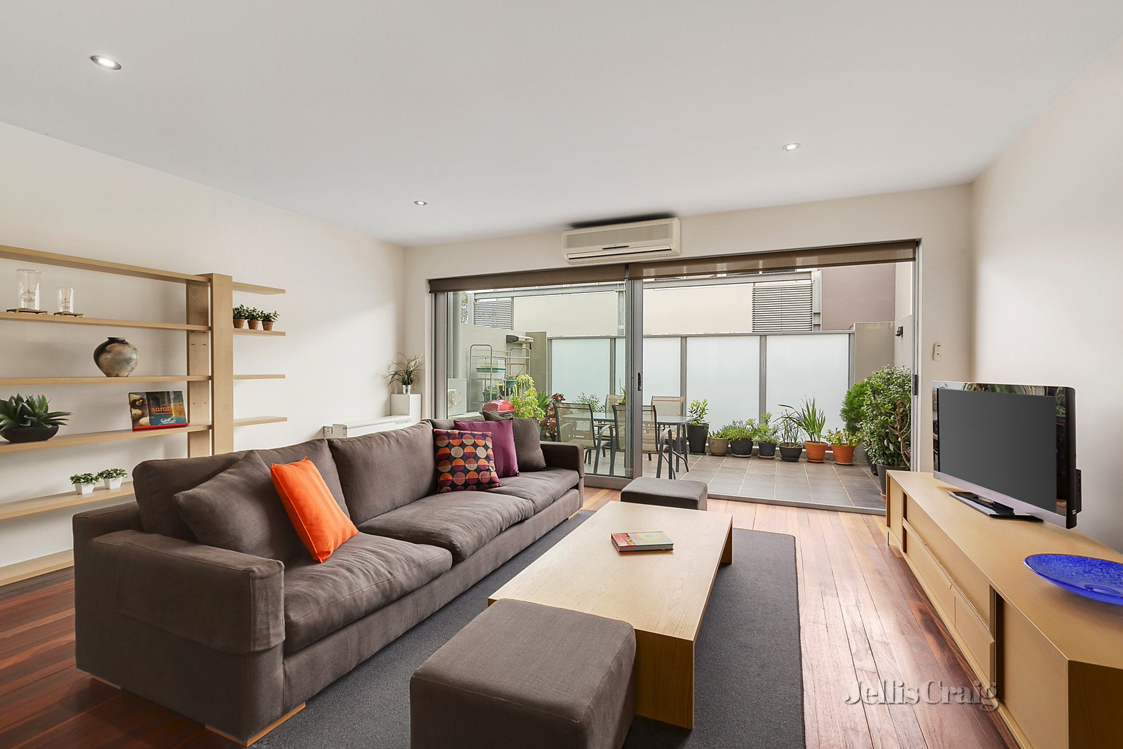 8/26 Redfern Road, Hawthorn East image 2