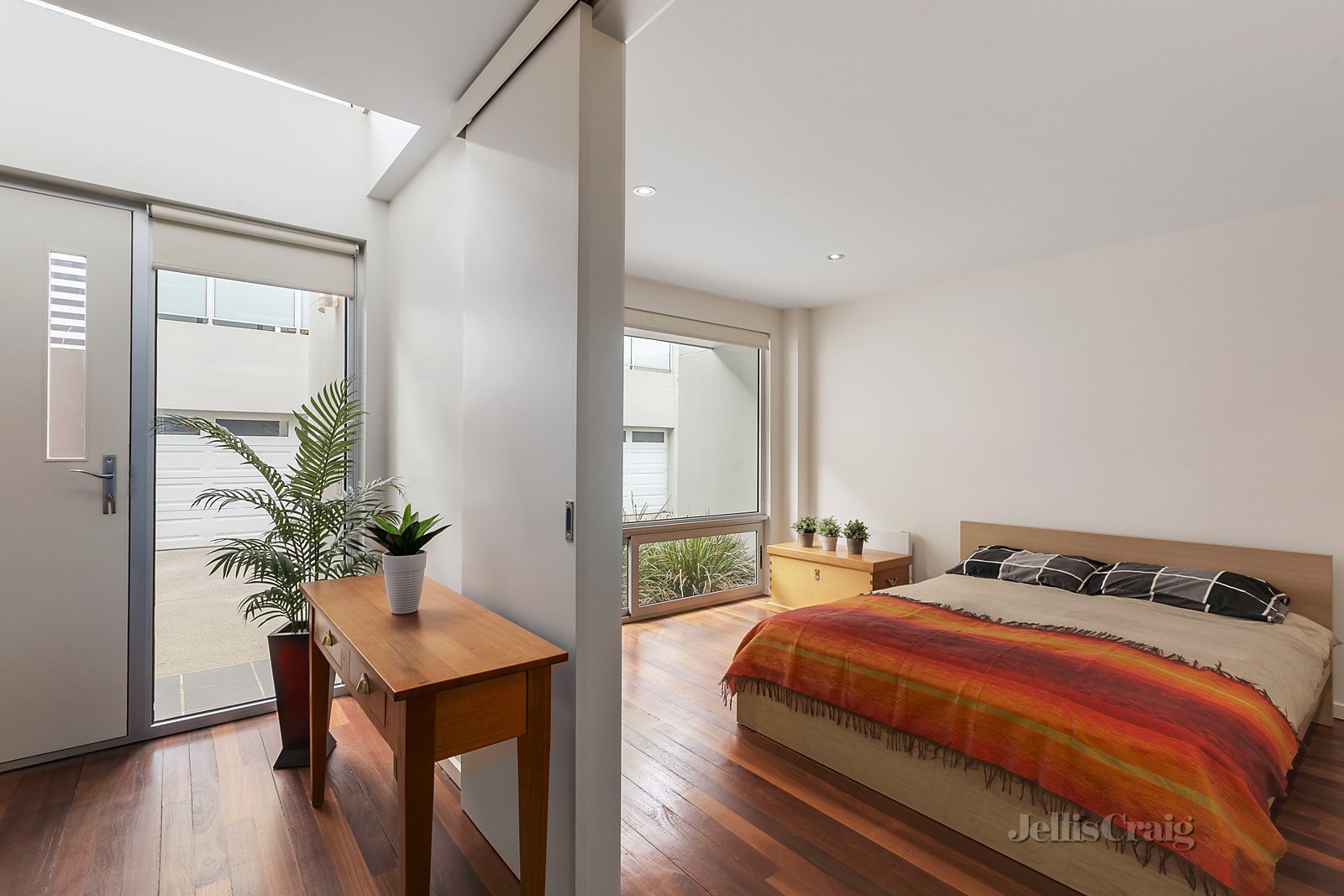 8/26 Redfern Road, Hawthorn East image 5