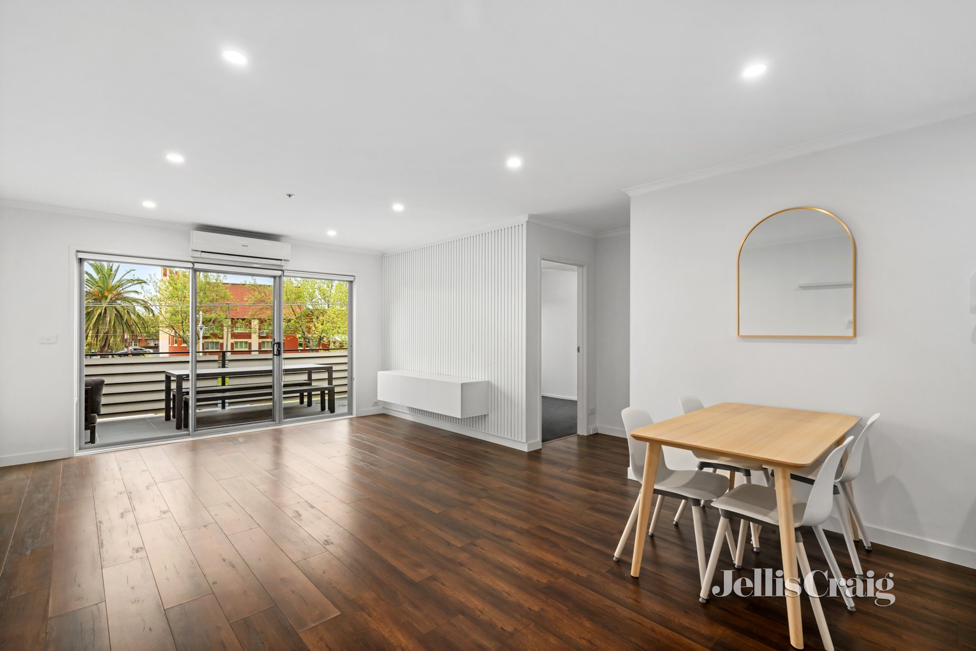 8/26 Valentine Grove, Armadale image 1