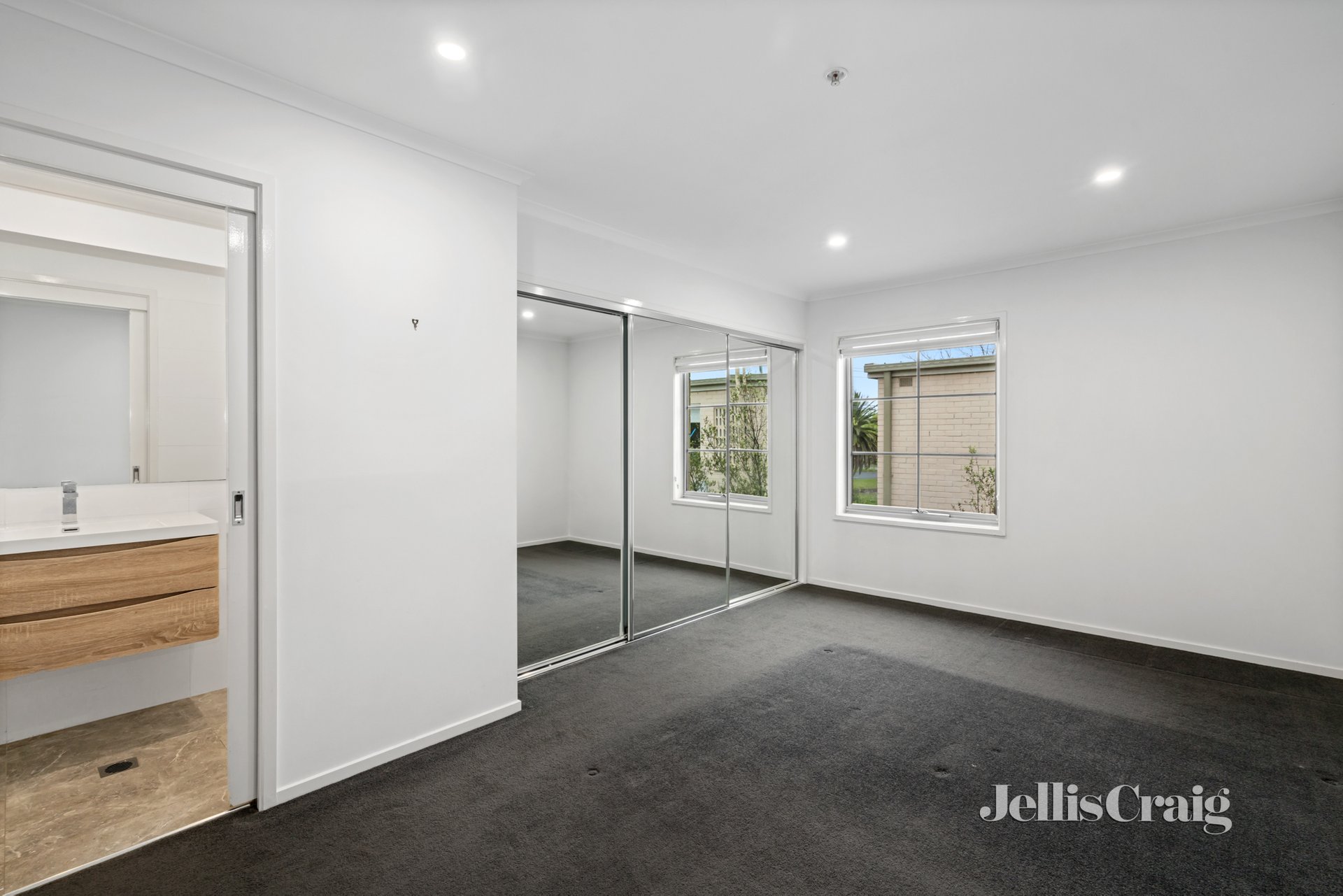 8/26 Valentine Grove, Armadale image 4