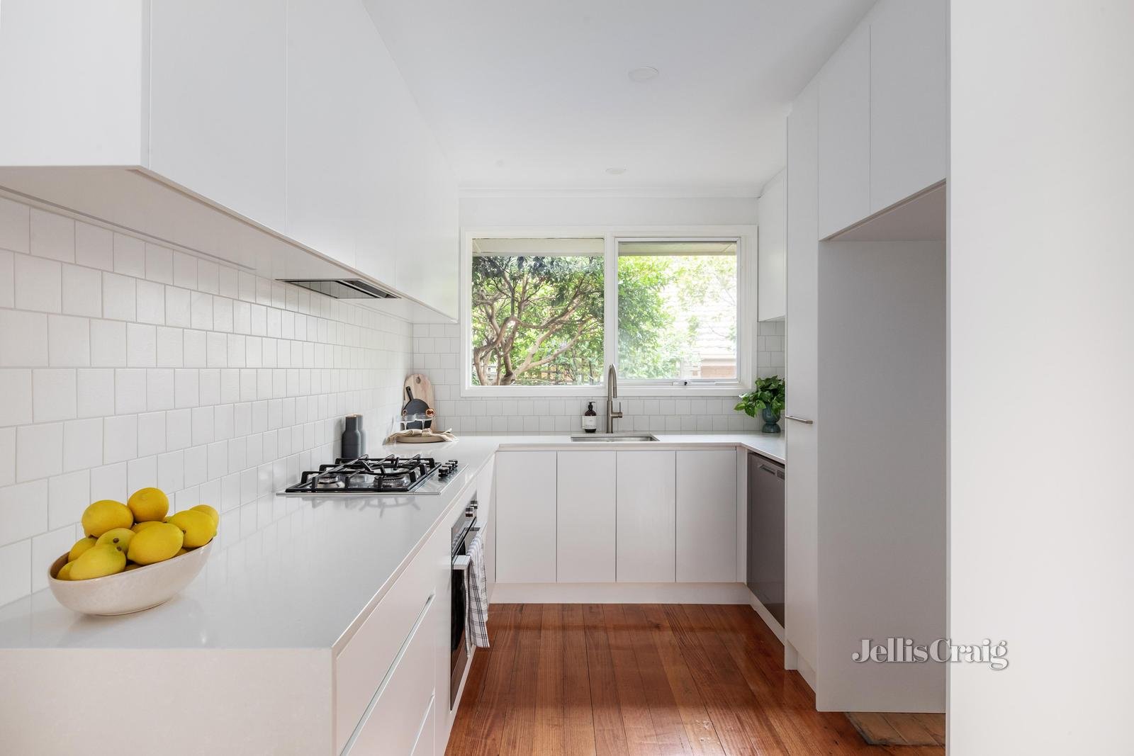 8/27 High Road, Camberwell image 2