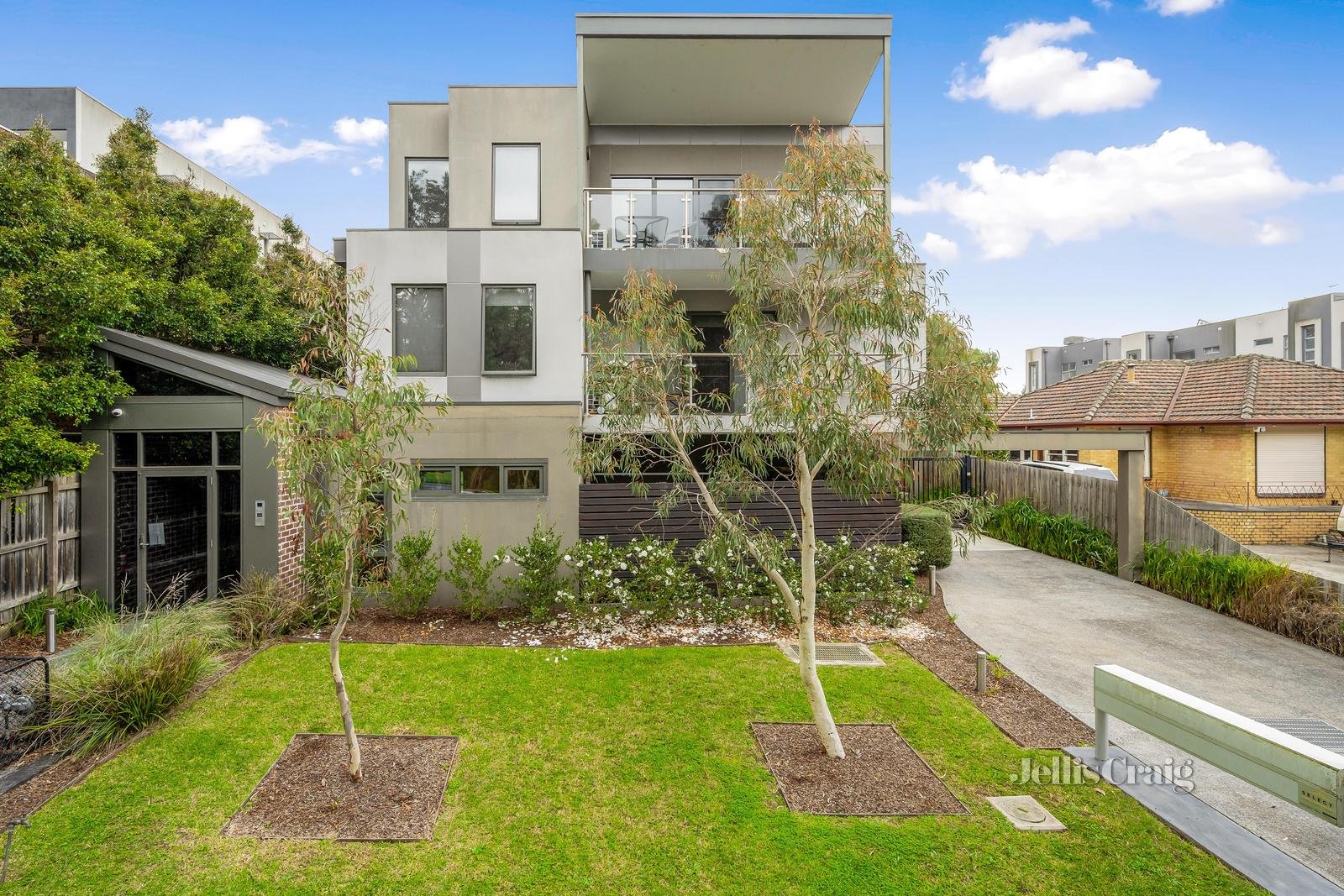 8/27 King Street, Bayswater image 1