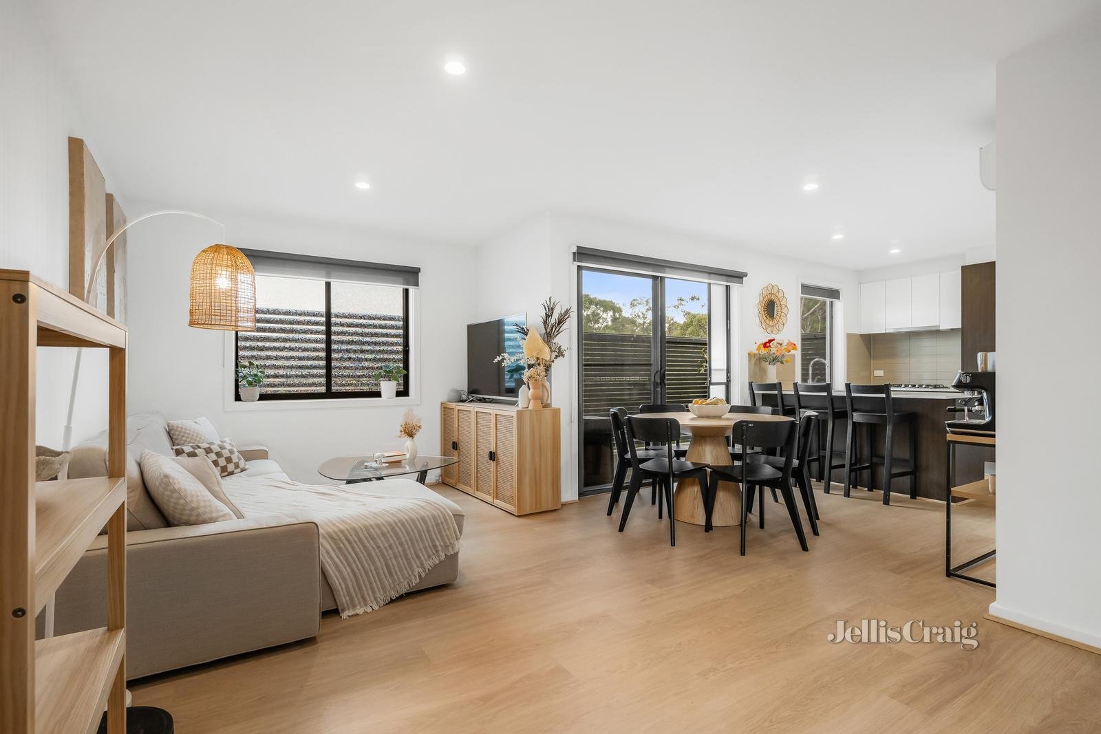 8/27 King Street, Bayswater image 5