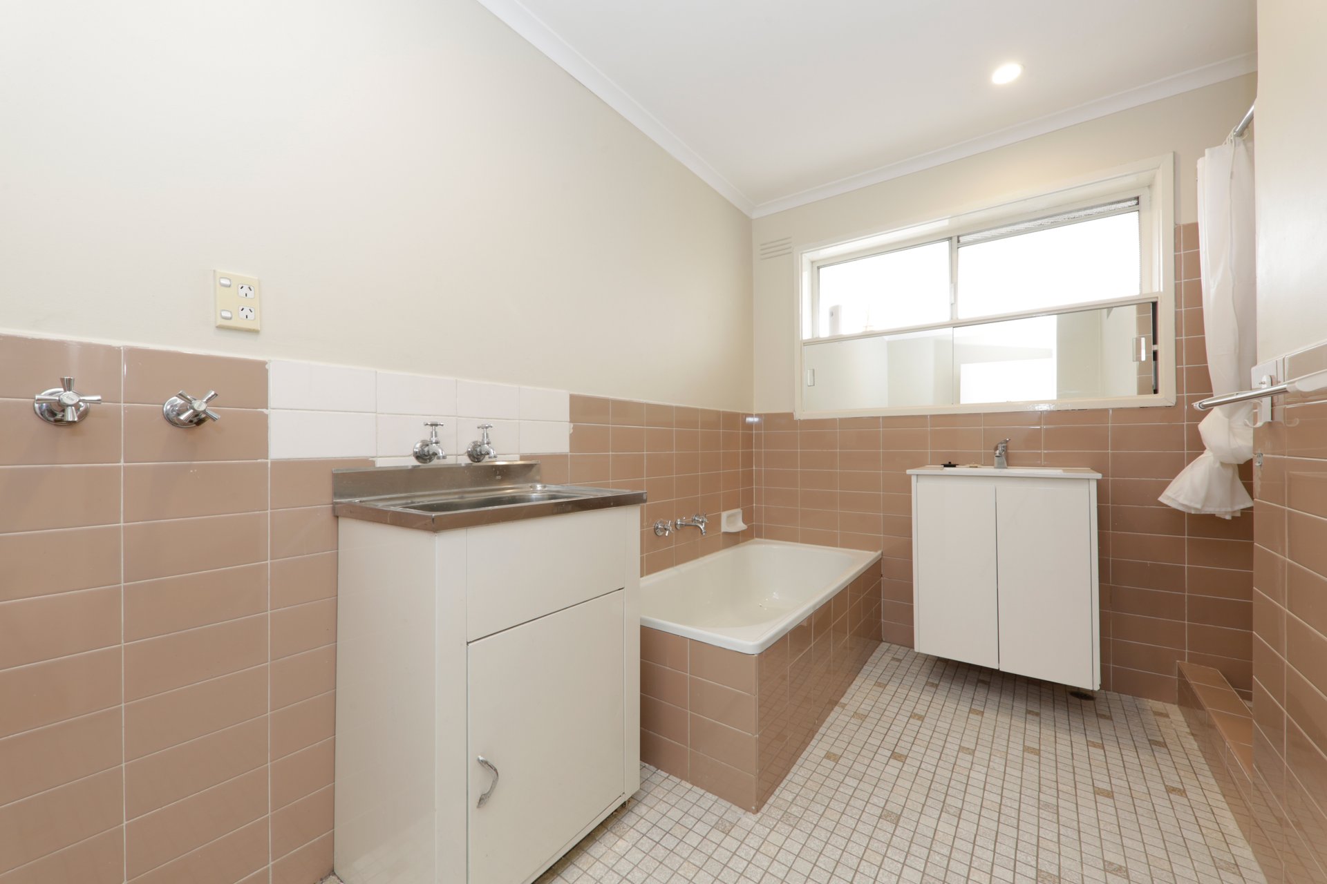 8/28 Weir Street, Balwyn image 3