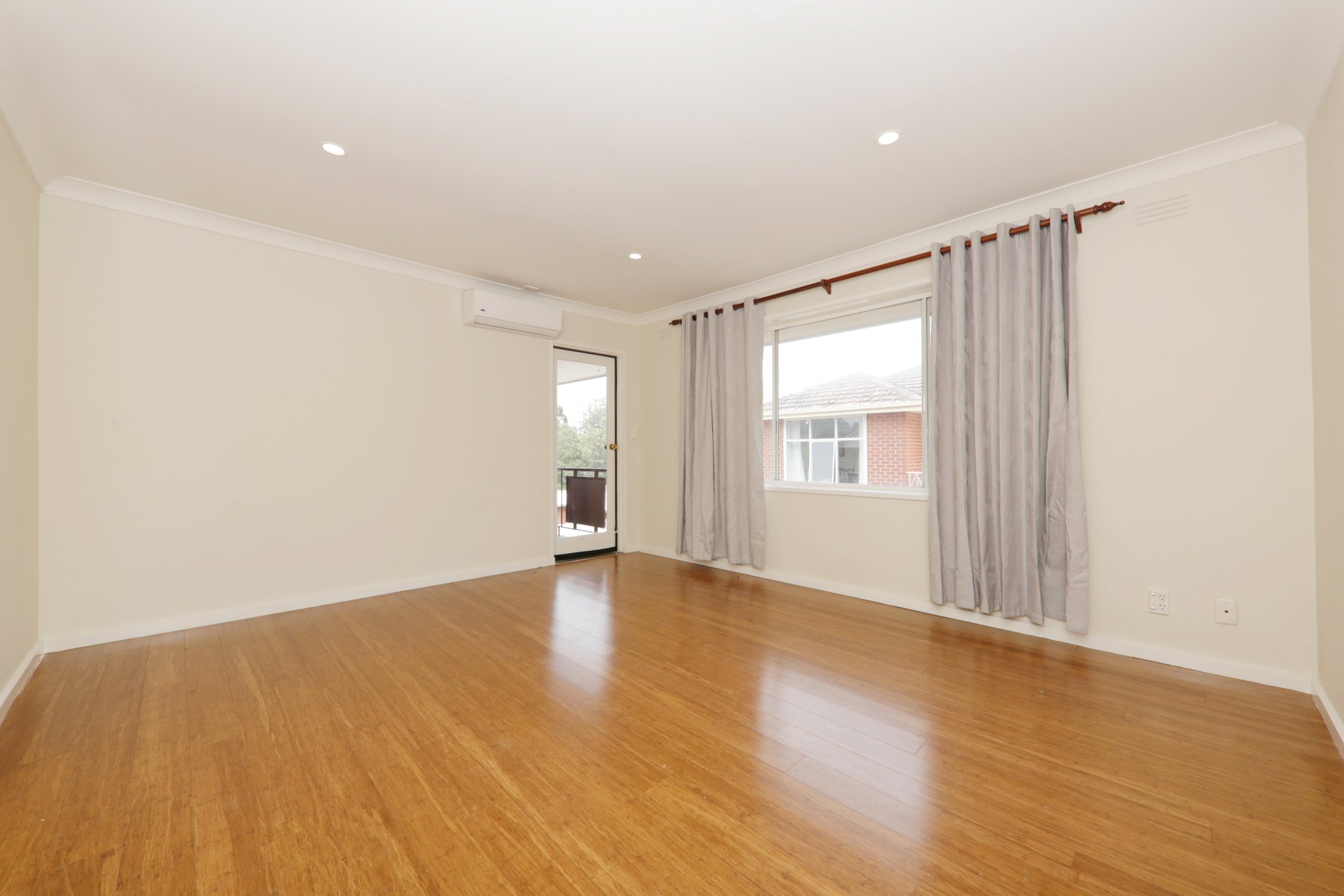 8/28 Weir Street, Balwyn image 5