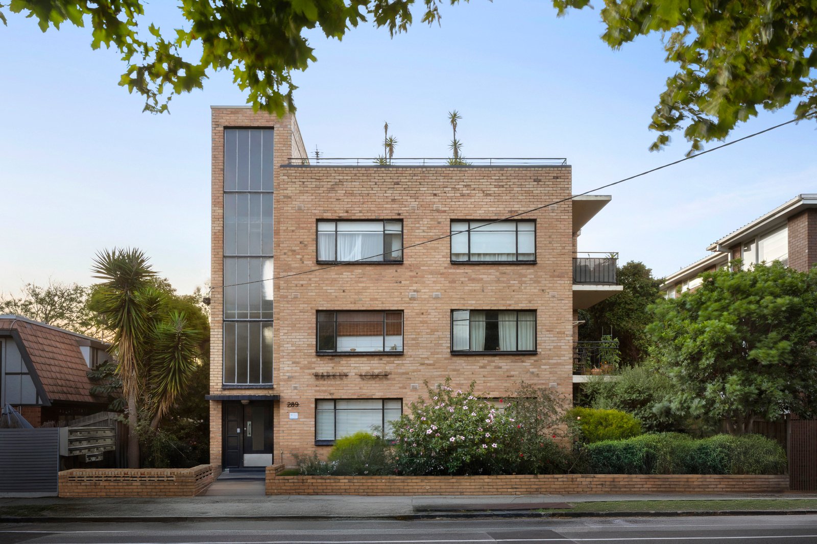 8/289 Barkly Street