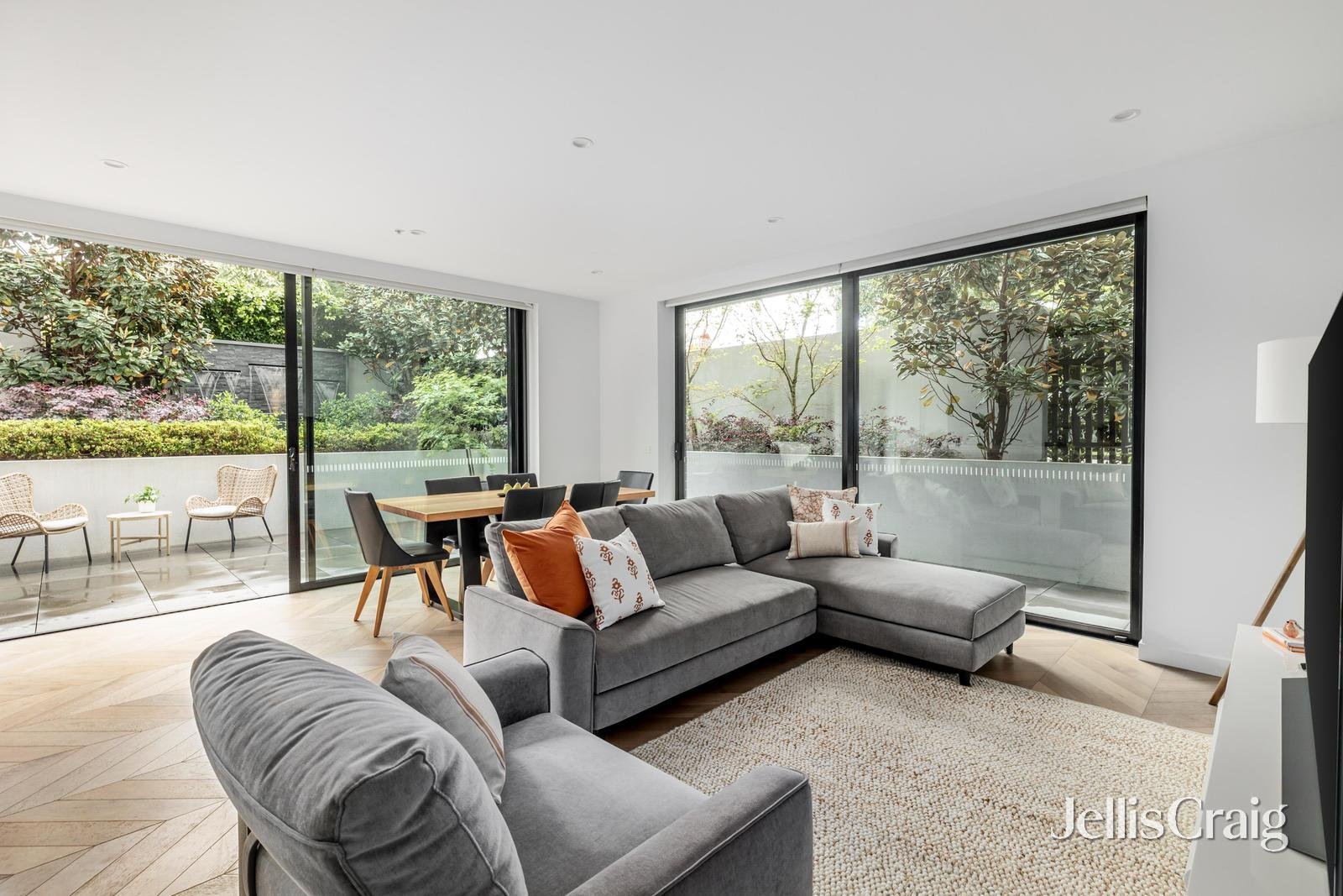 8/2A Kenilworth Grove, Glen Iris image 2