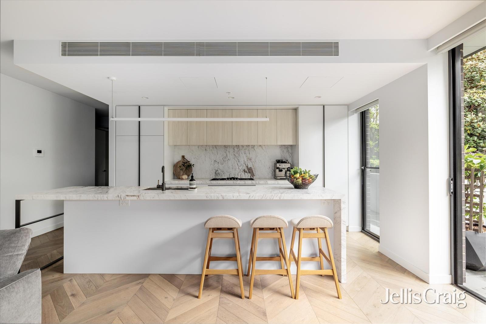 8/2A Kenilworth Grove, Glen Iris image 4