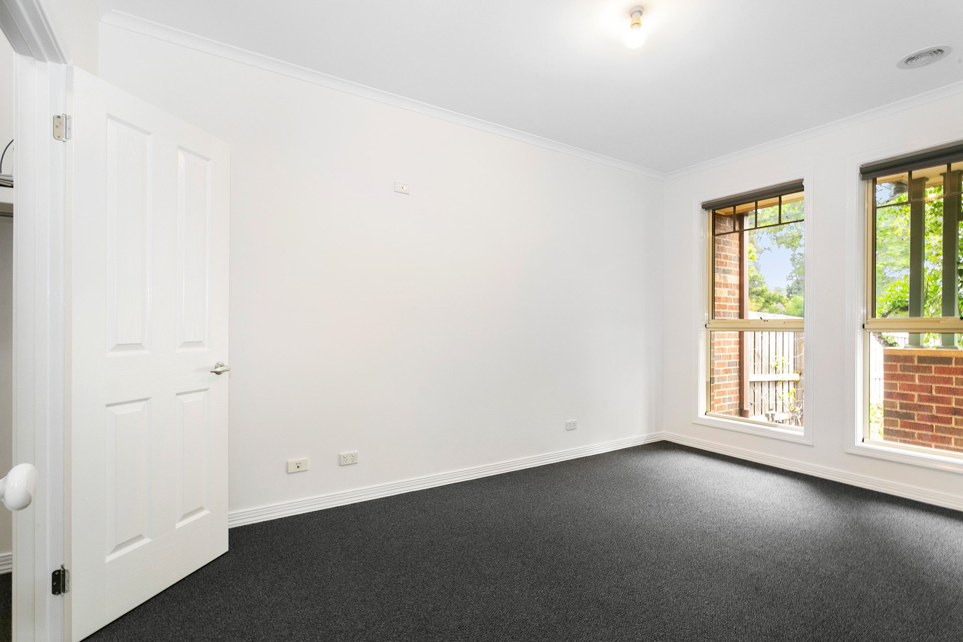 Property Gallery Thumbnail 6