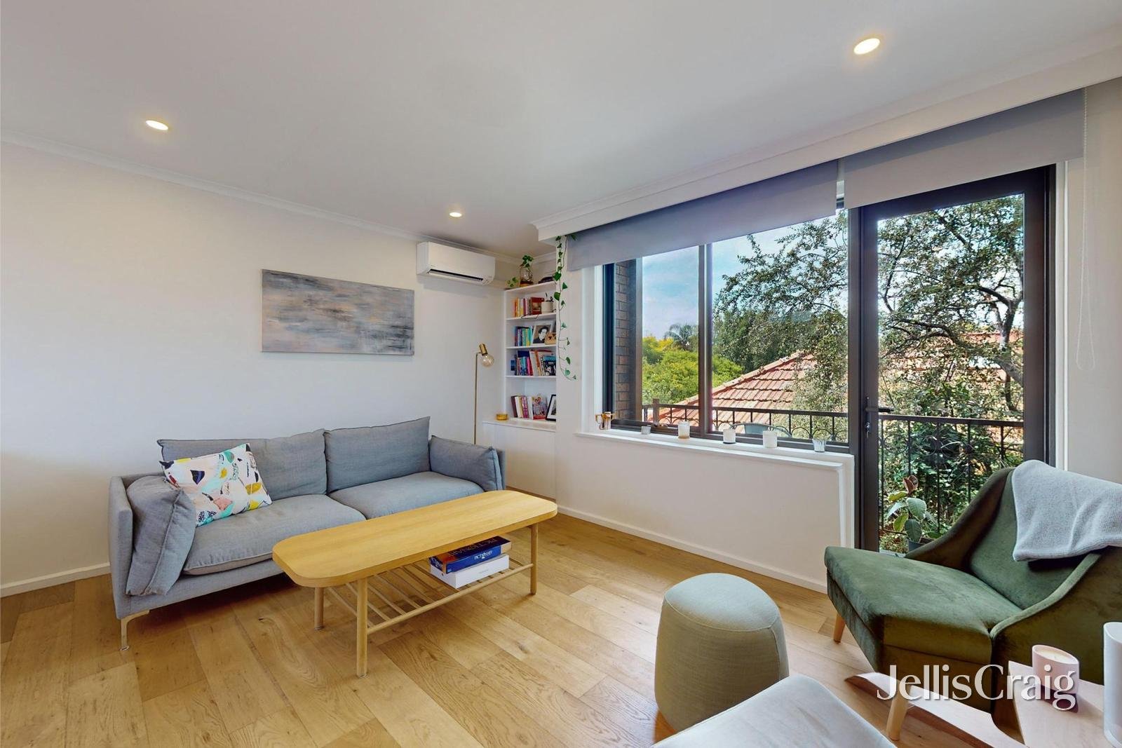 8/3 Browning Street, Elwood image 2