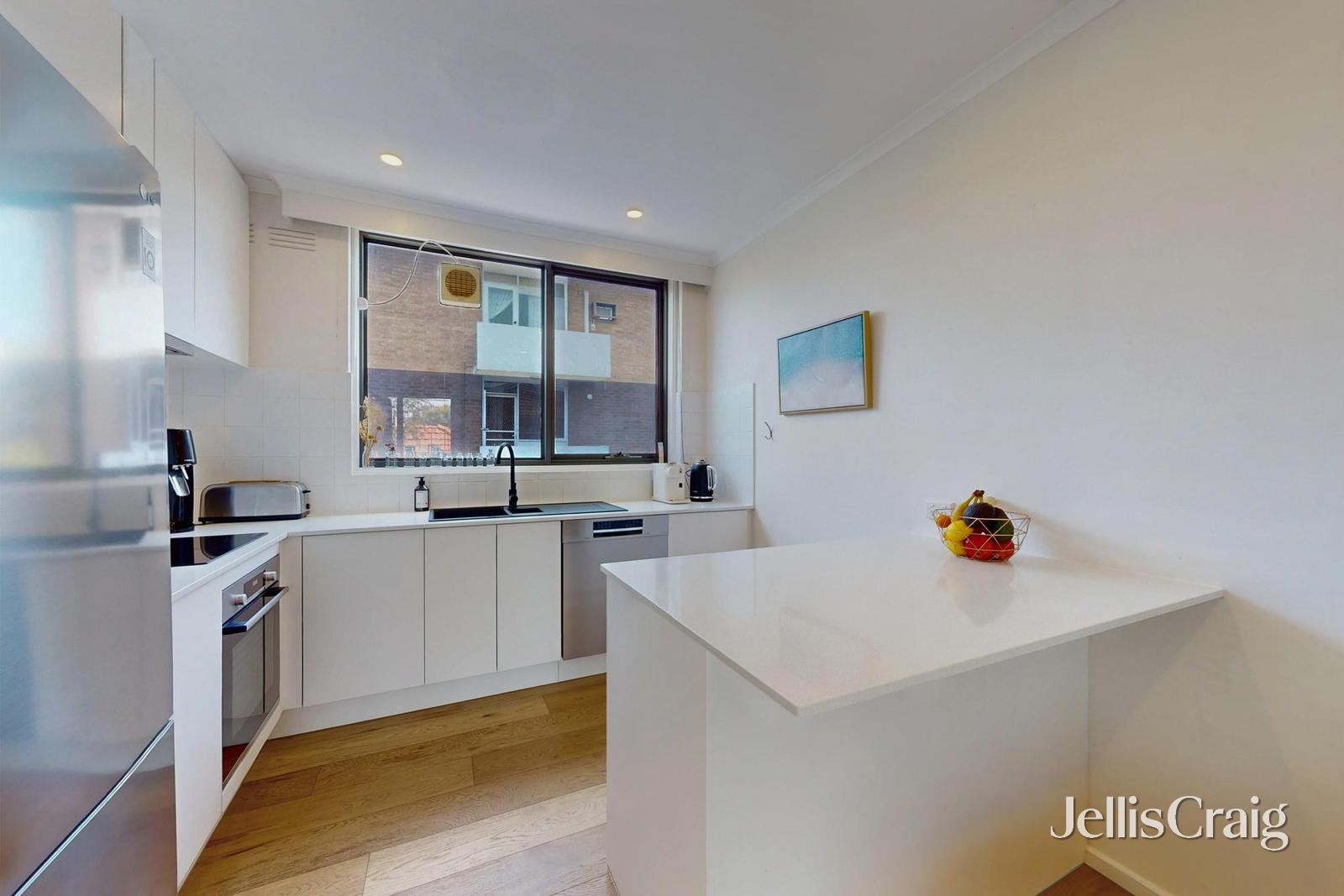 8/3 Browning Street, Elwood image 6