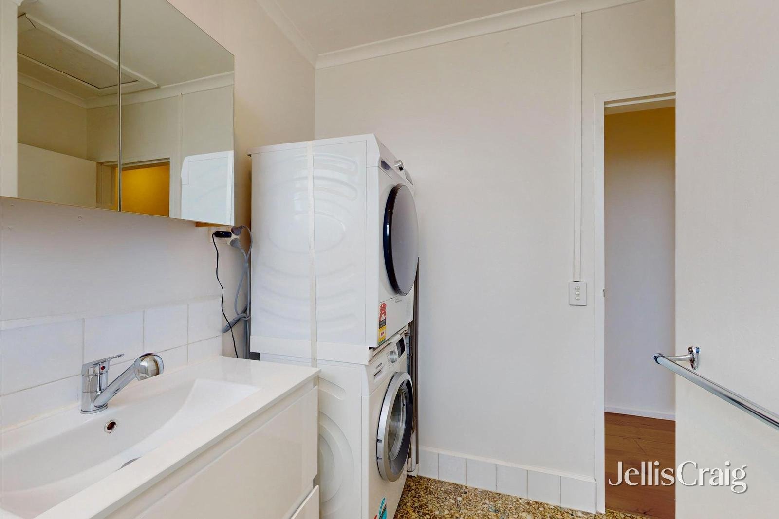 8/3 Browning Street, Elwood image 13