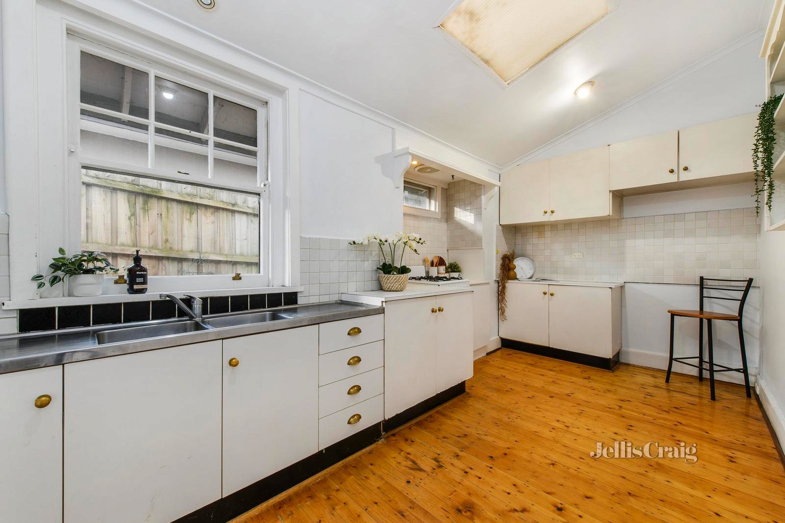 83 Central Road, Blackburn image 9