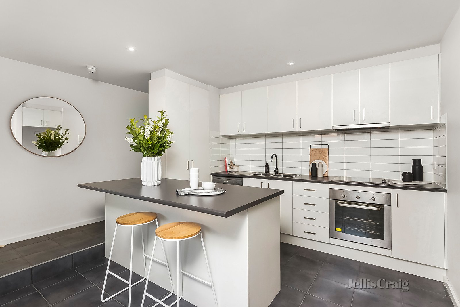 83 Eleanor Street, Footscray image 2