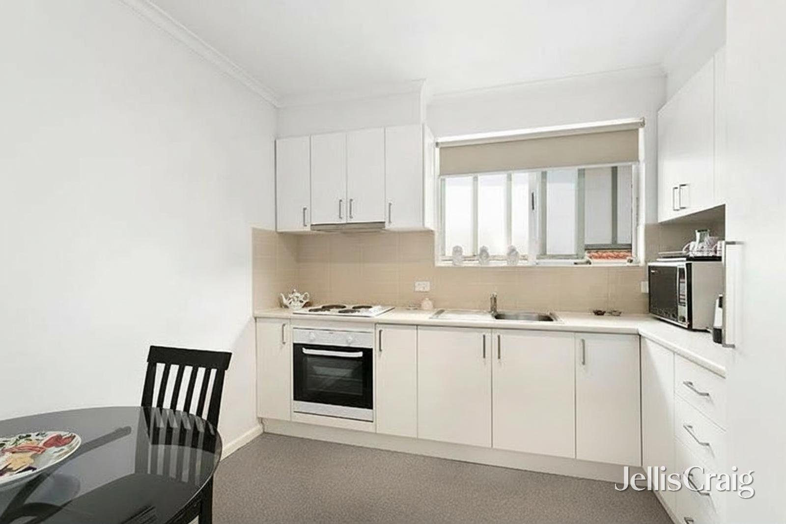 8/3 Flower Street, Essendon image 3