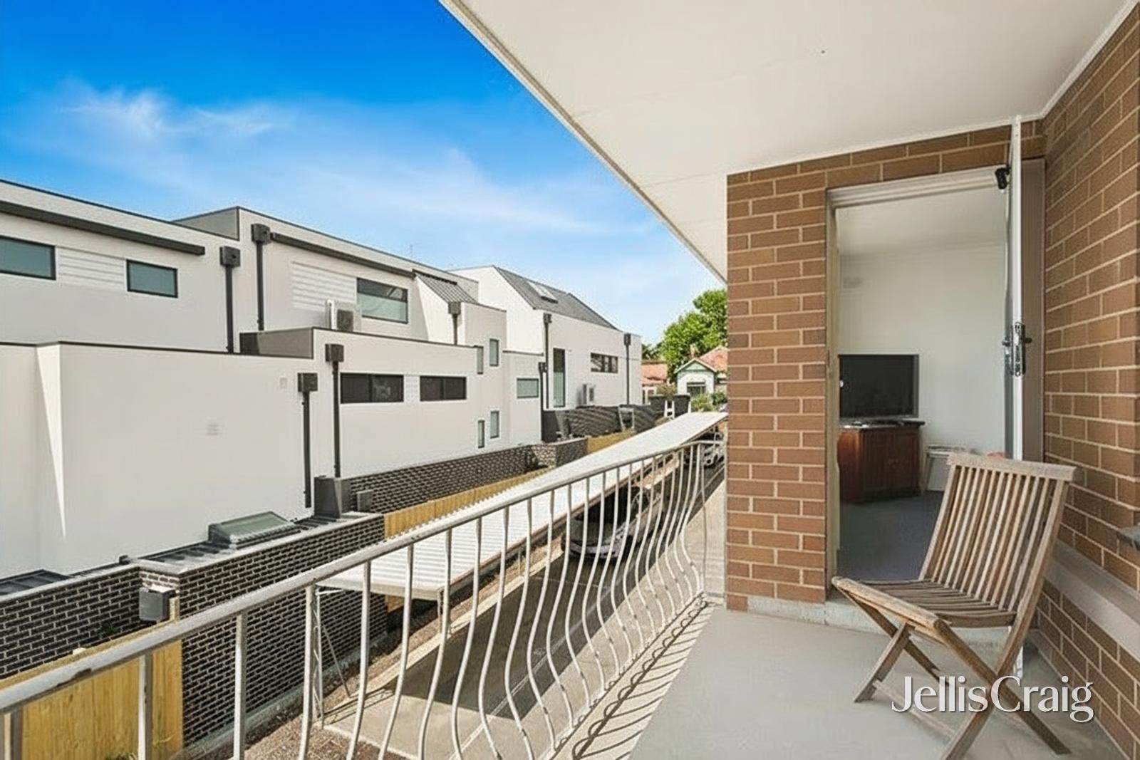 8/3 Flower Street, Essendon image 5