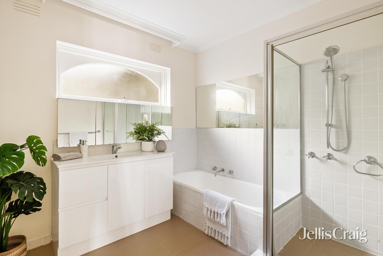 8/3 Irving Street, Malvern image 6