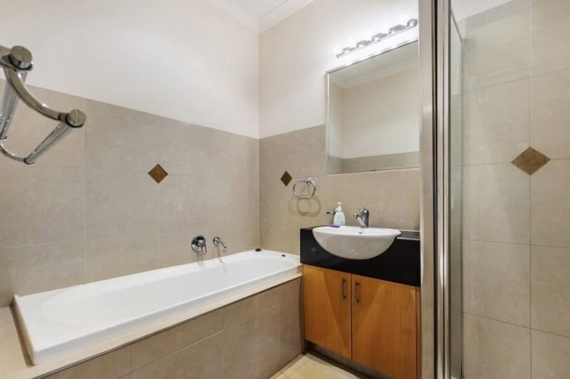 8/3 Kenilworth Parade, Ivanhoe image 6