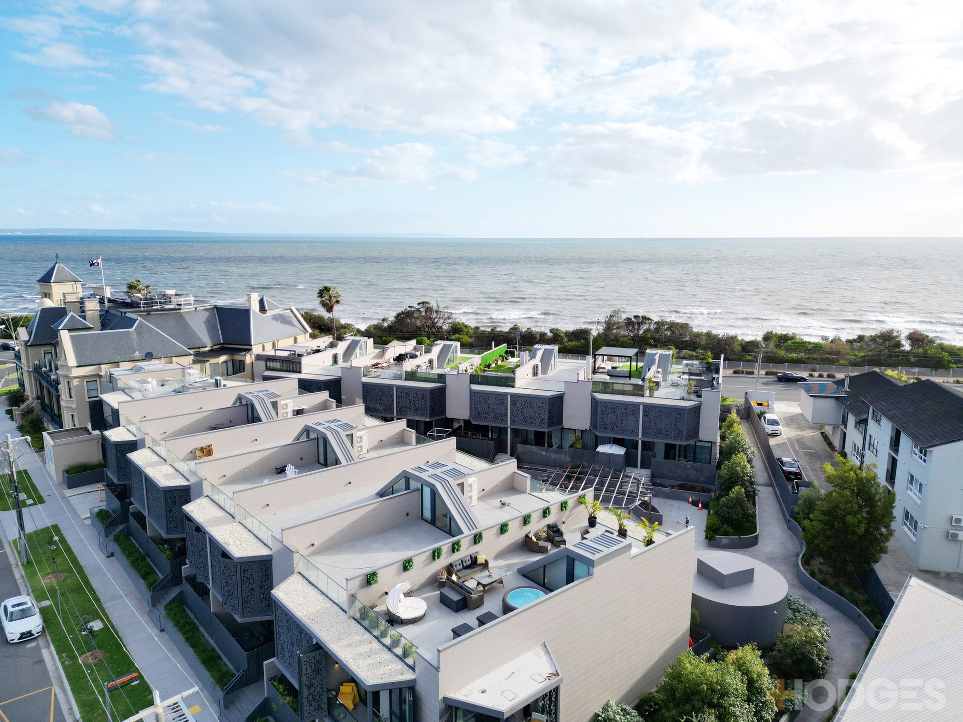 8 / 3 Mentone Parade Mentone