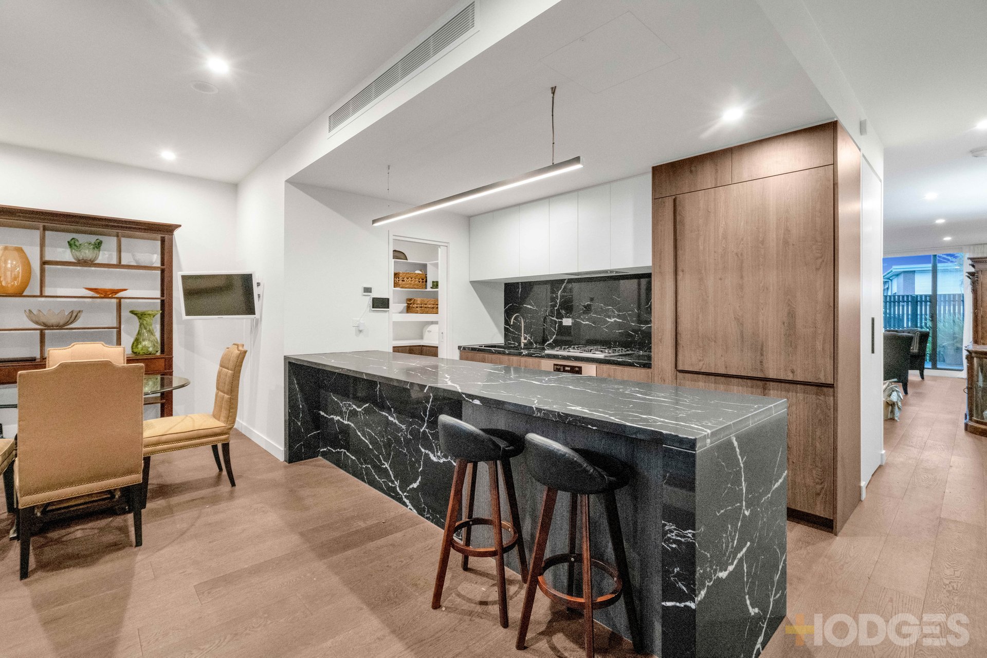 8 / 3 Mentone Parade Mentone