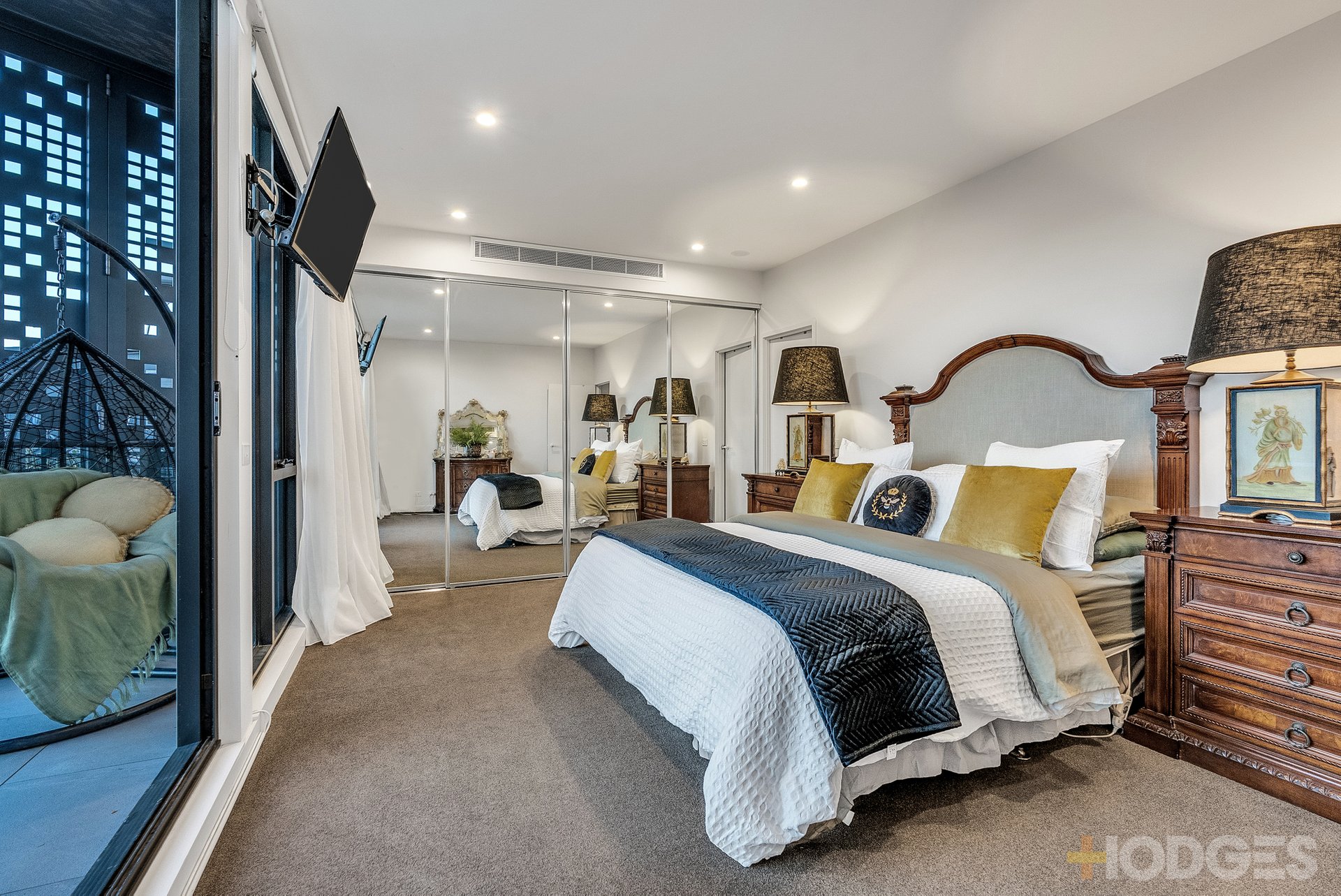 8 / 3 Mentone Parade Mentone