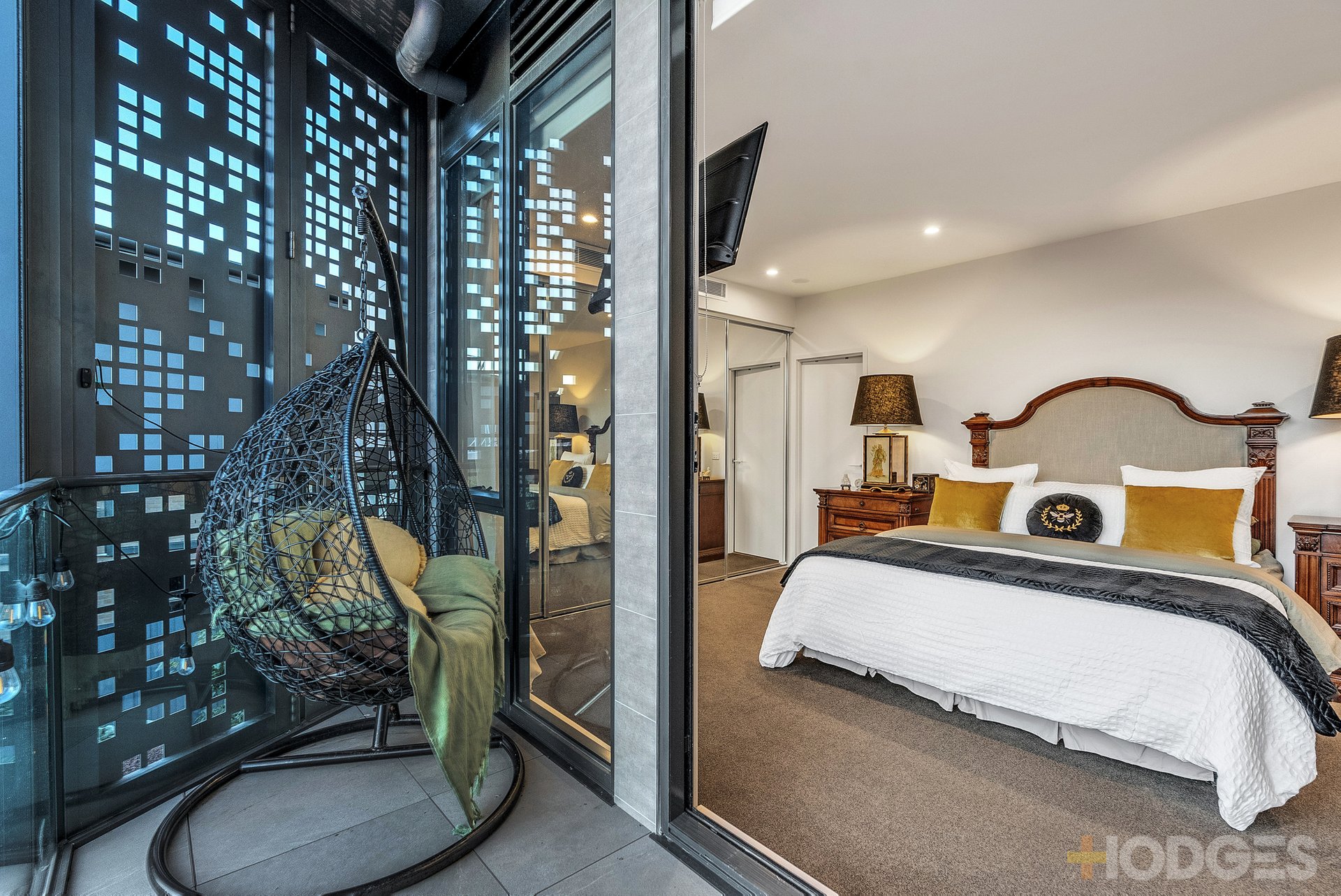 8 / 3 Mentone Parade Mentone