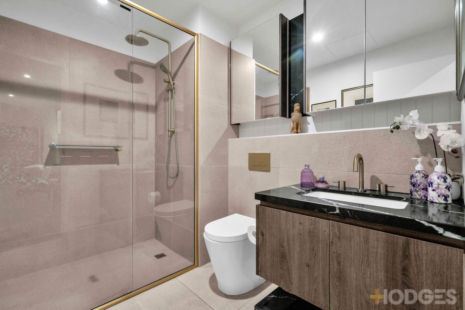 8 / 3 Mentone Parade Mentone