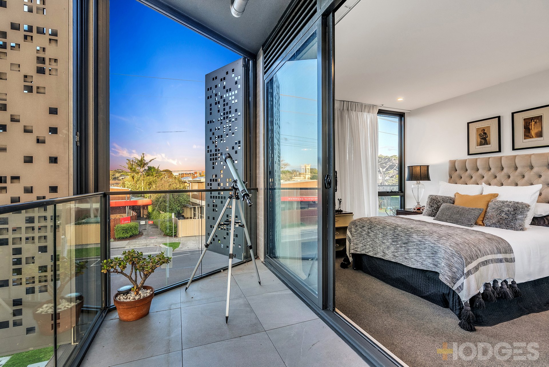 8 / 3 Mentone Parade Mentone