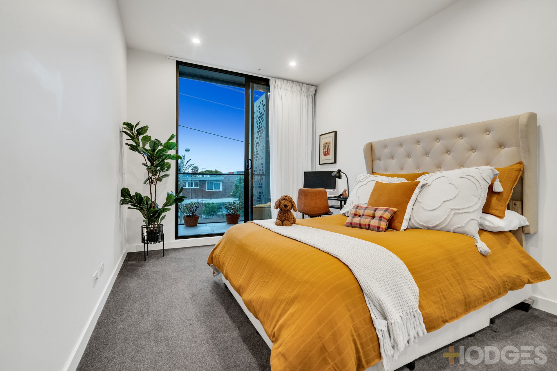 8 / 3 Mentone Parade Mentone