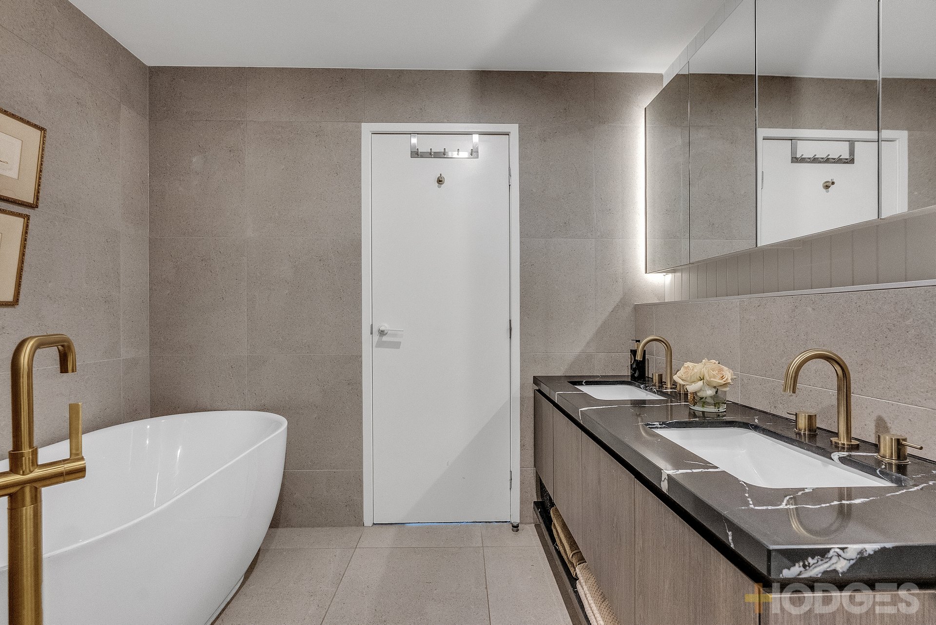 8 / 3 Mentone Parade Mentone