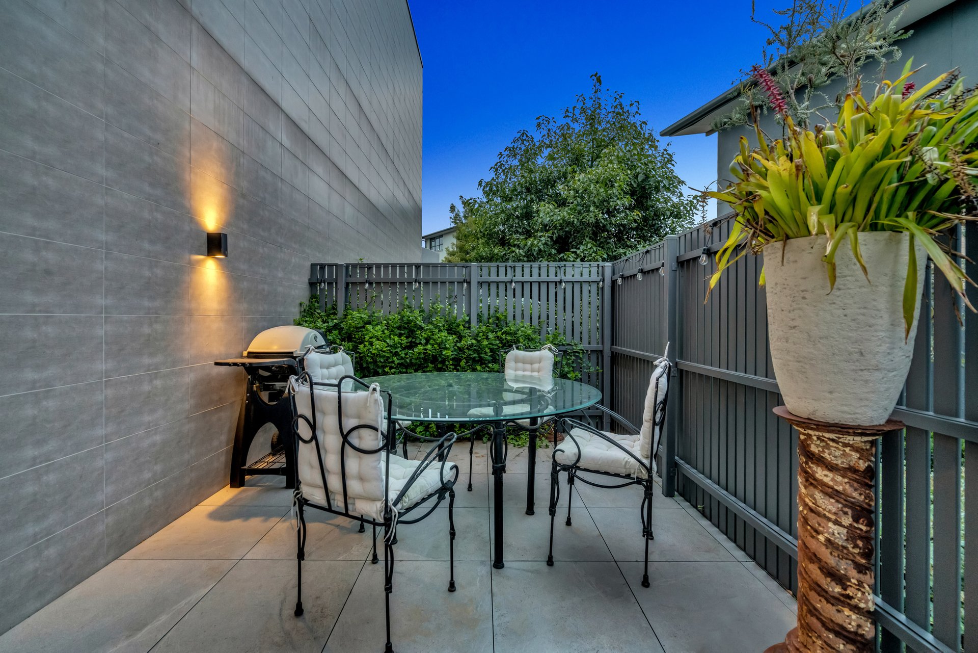 8 / 3 Mentone Parade Mentone