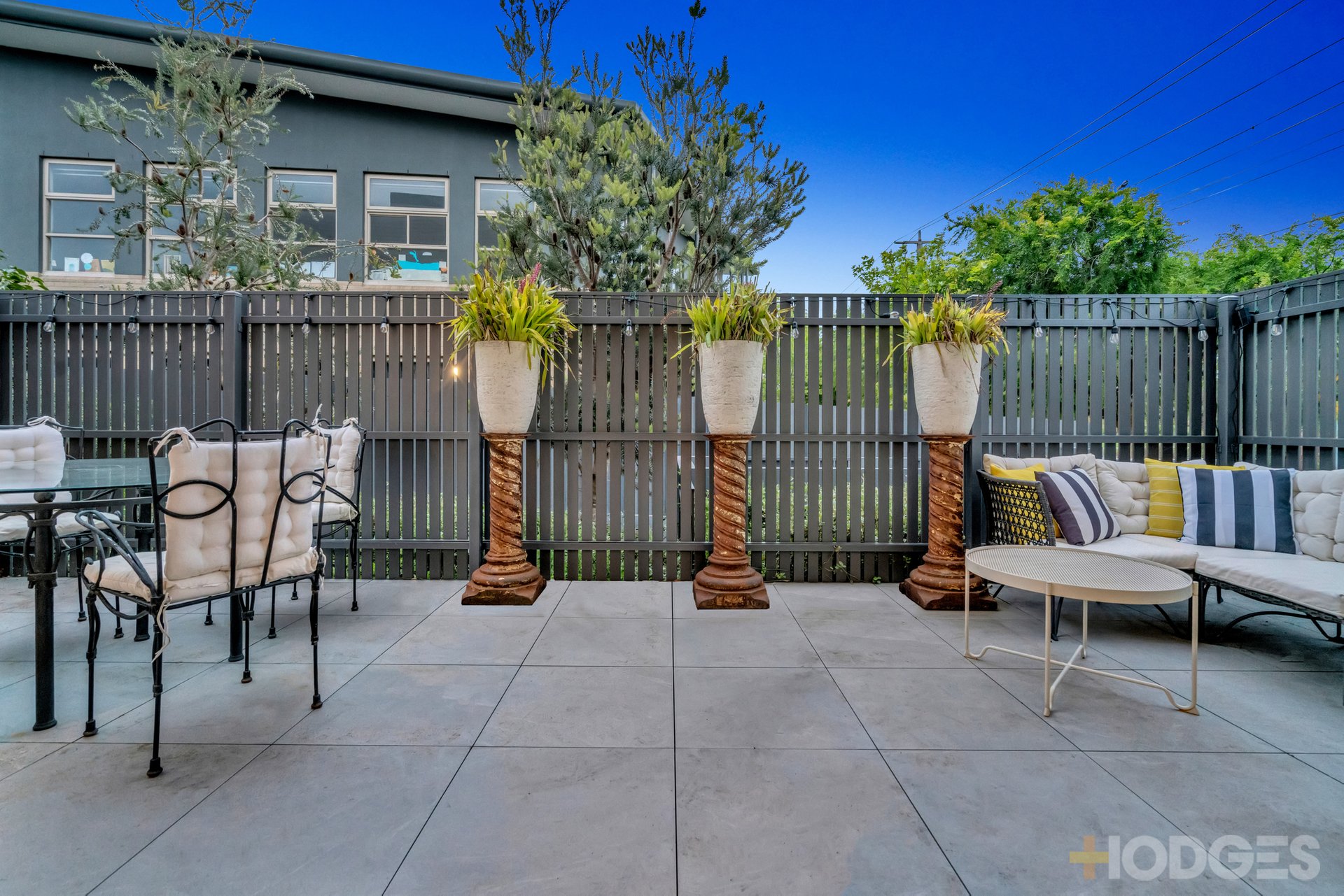 8 / 3 Mentone Parade Mentone