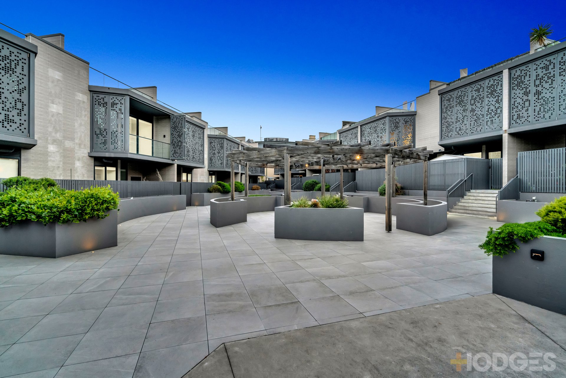 8 / 3 Mentone Parade Mentone