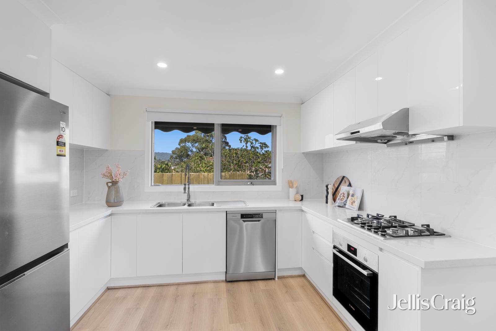 83 Scoresby Road, Bayswater image 2