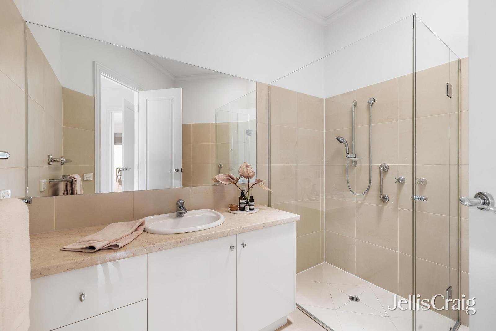 83 St Helens Road, Hawthorn East image 8